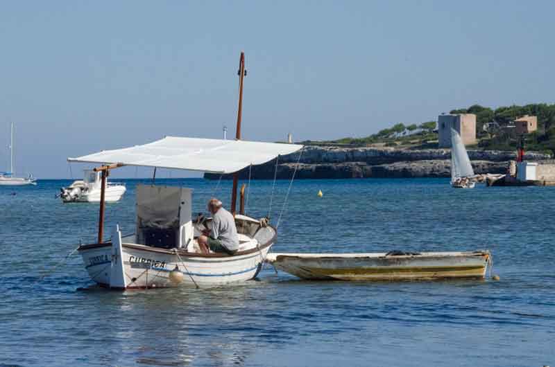 Mallorca - Portopetro 01 - marinero y barca.jpg
